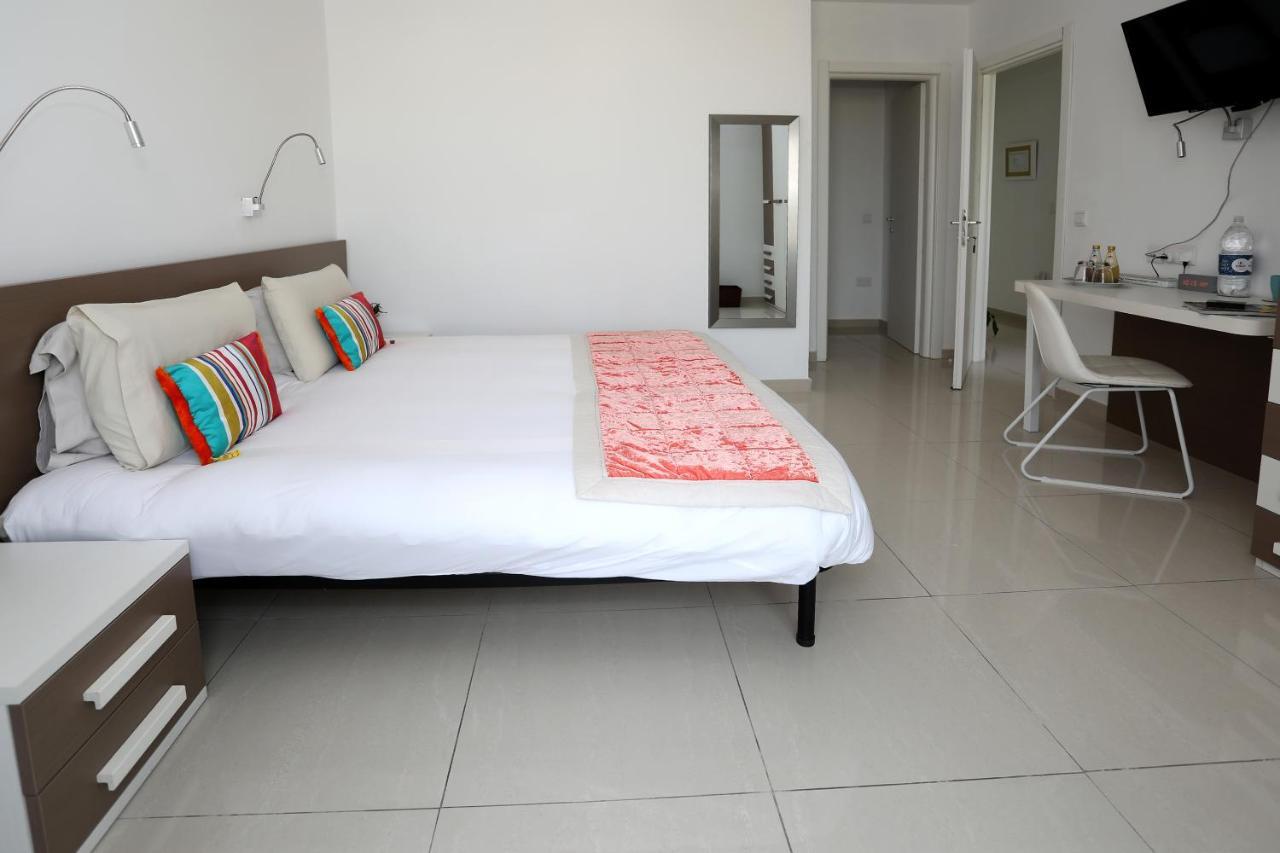 Escape to St Julians Bed & Breakfast St. Julian's Exterior foto